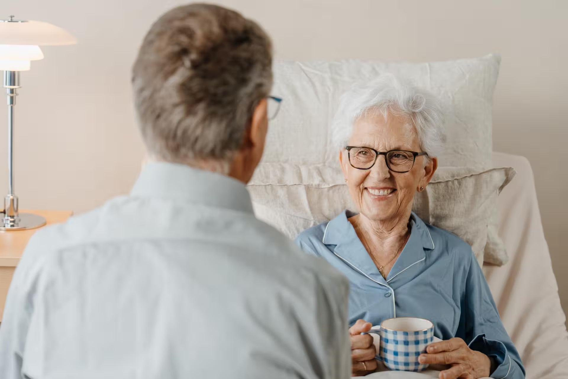 Wie läuft die Miete eines Pflegebetts bei Heimelig ab?
